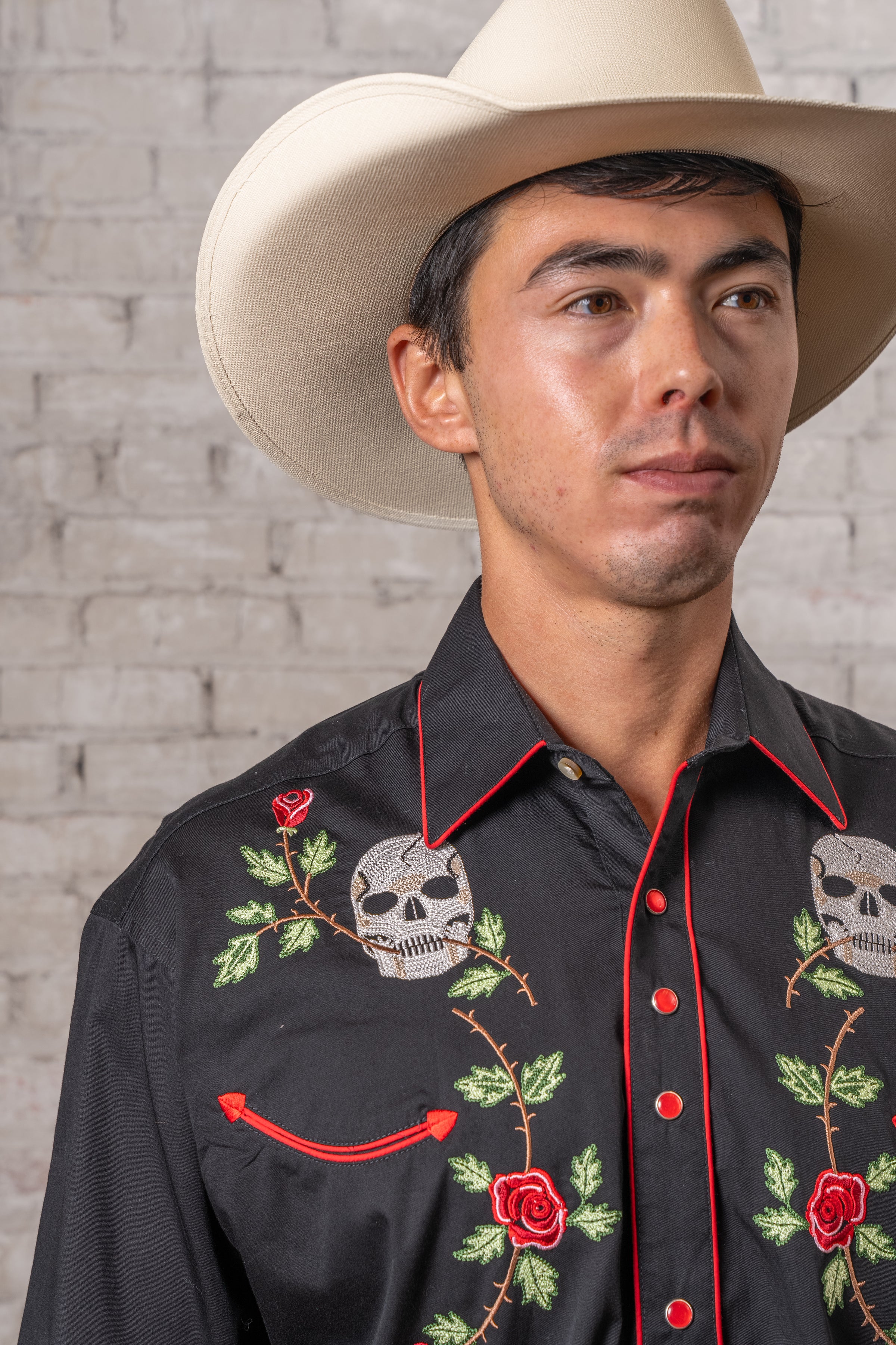 Men’s Skulls & Roses Vintage Embroidered Western Shirt