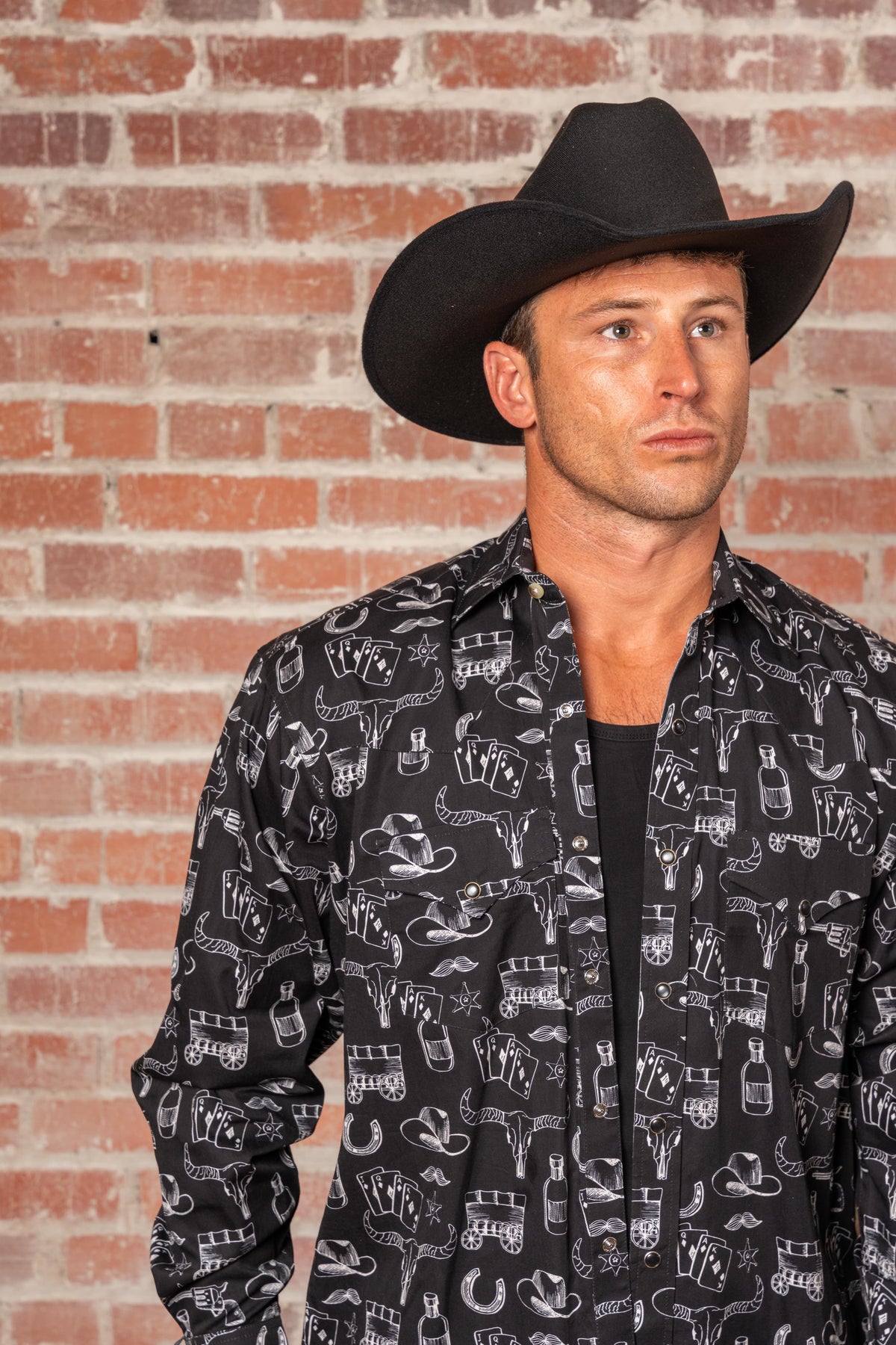 Men's Vintage Black Hat Horse Shoe Card Western Print Rockmount Ranch Wear western shirt in black with snaps