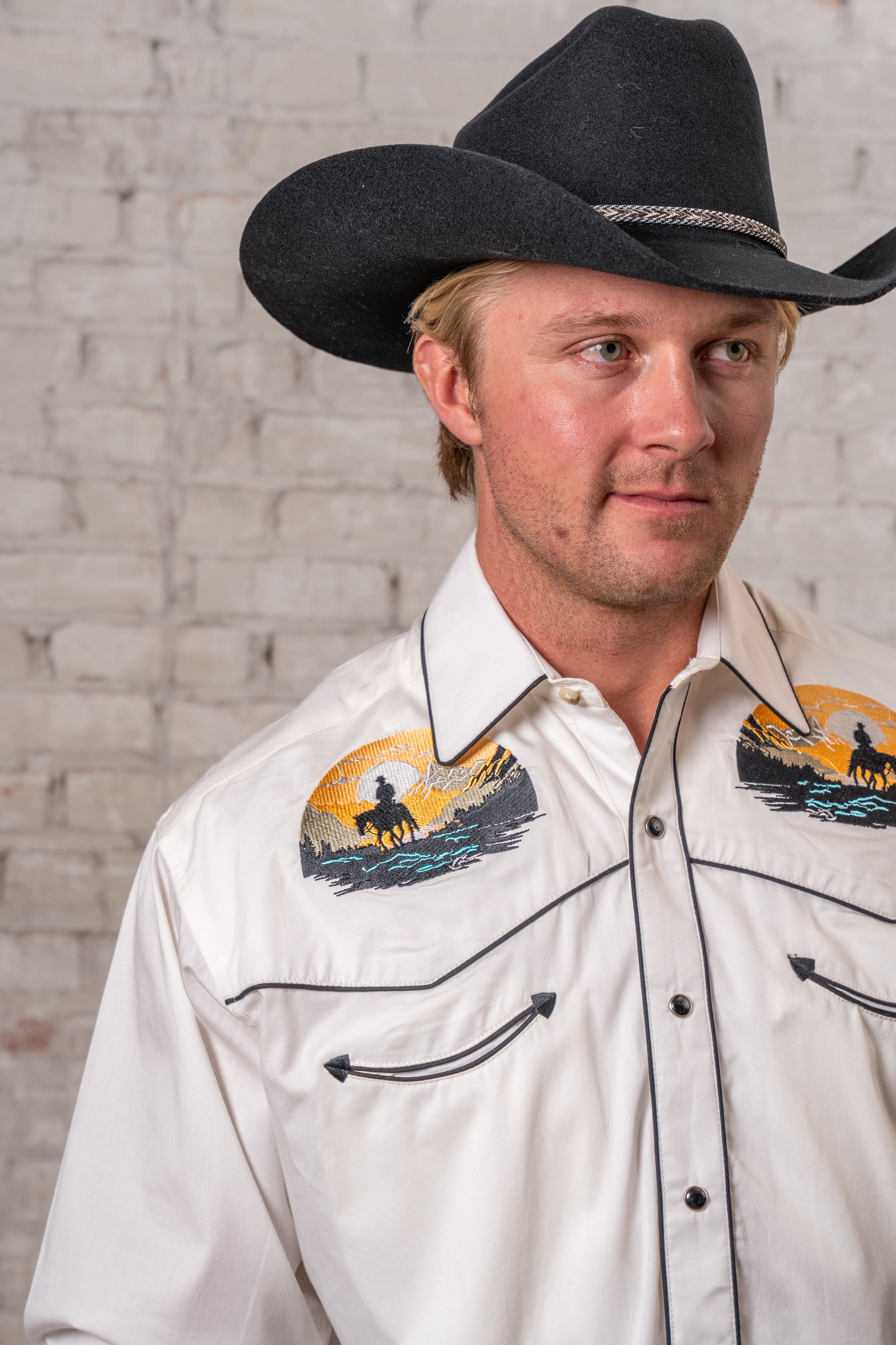 Men's Ivory Cowboy Sunset Embroidery Western Shirt