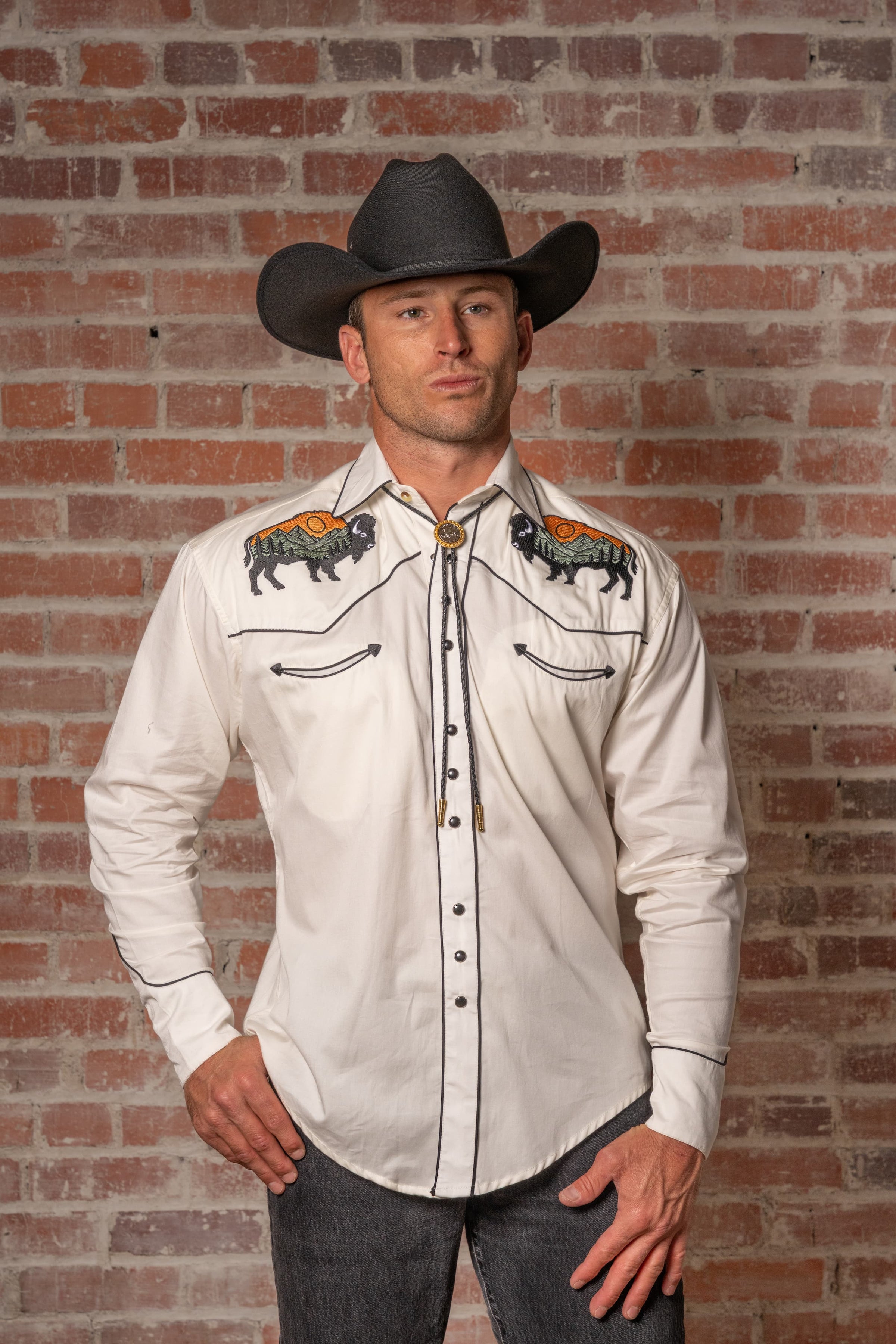 Men’s Ivory Bison & Mountain Embroidered Western Shirt