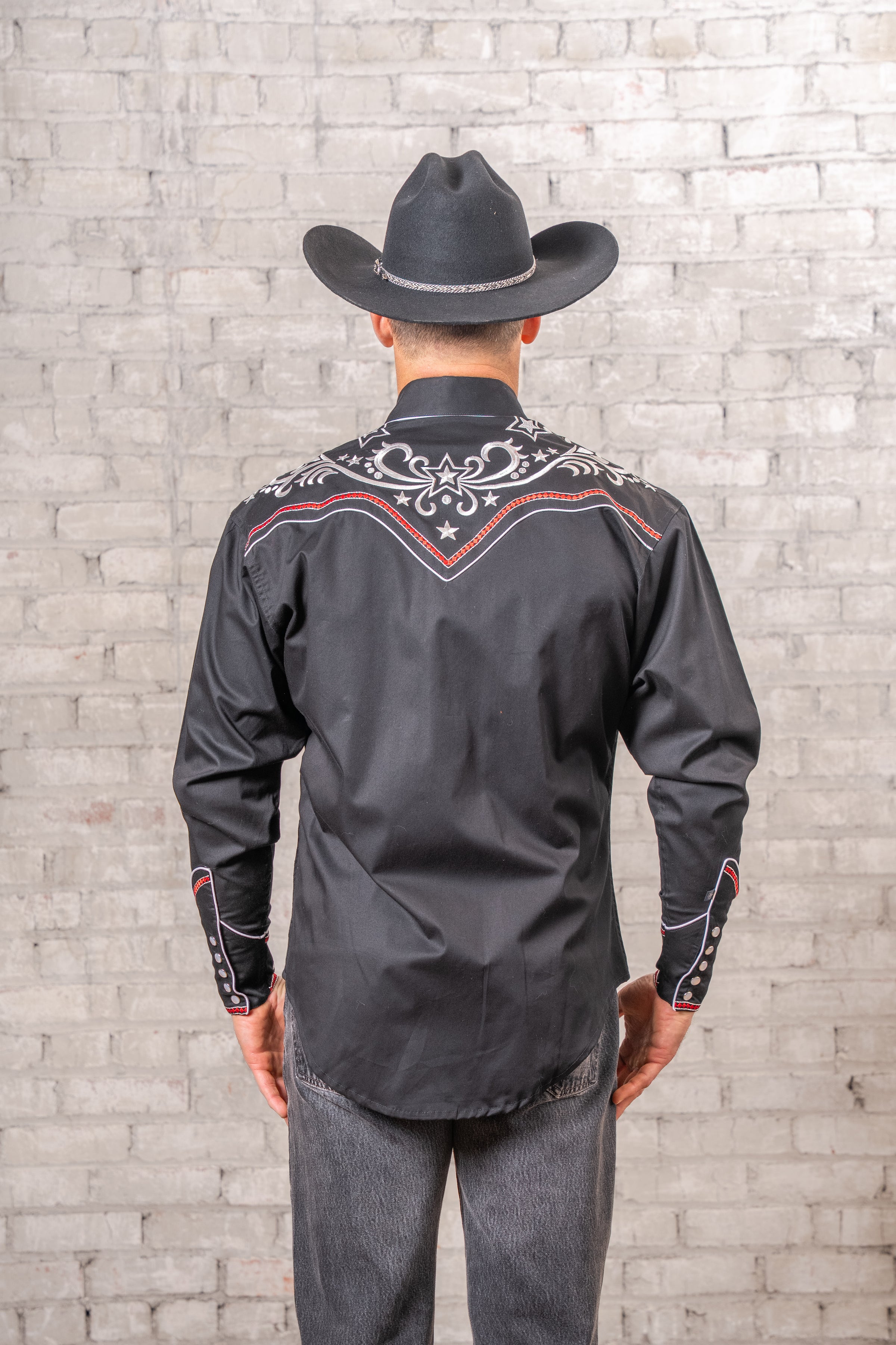 Men’s Vintage Black Stars & Scrolls Embroidered Western Shirt