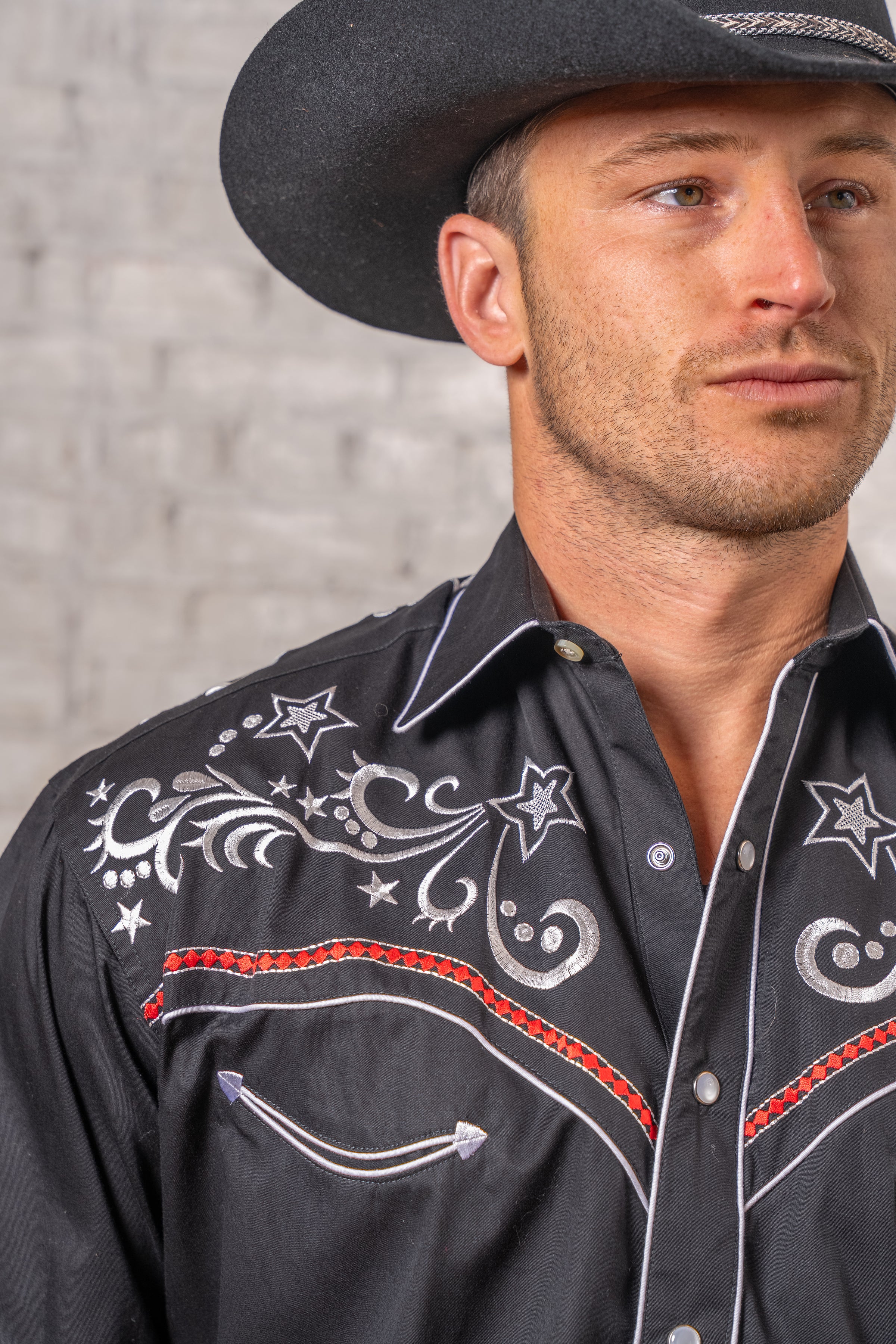 Men’s Vintage Black Stars & Scrolls Embroidered Western Shirt