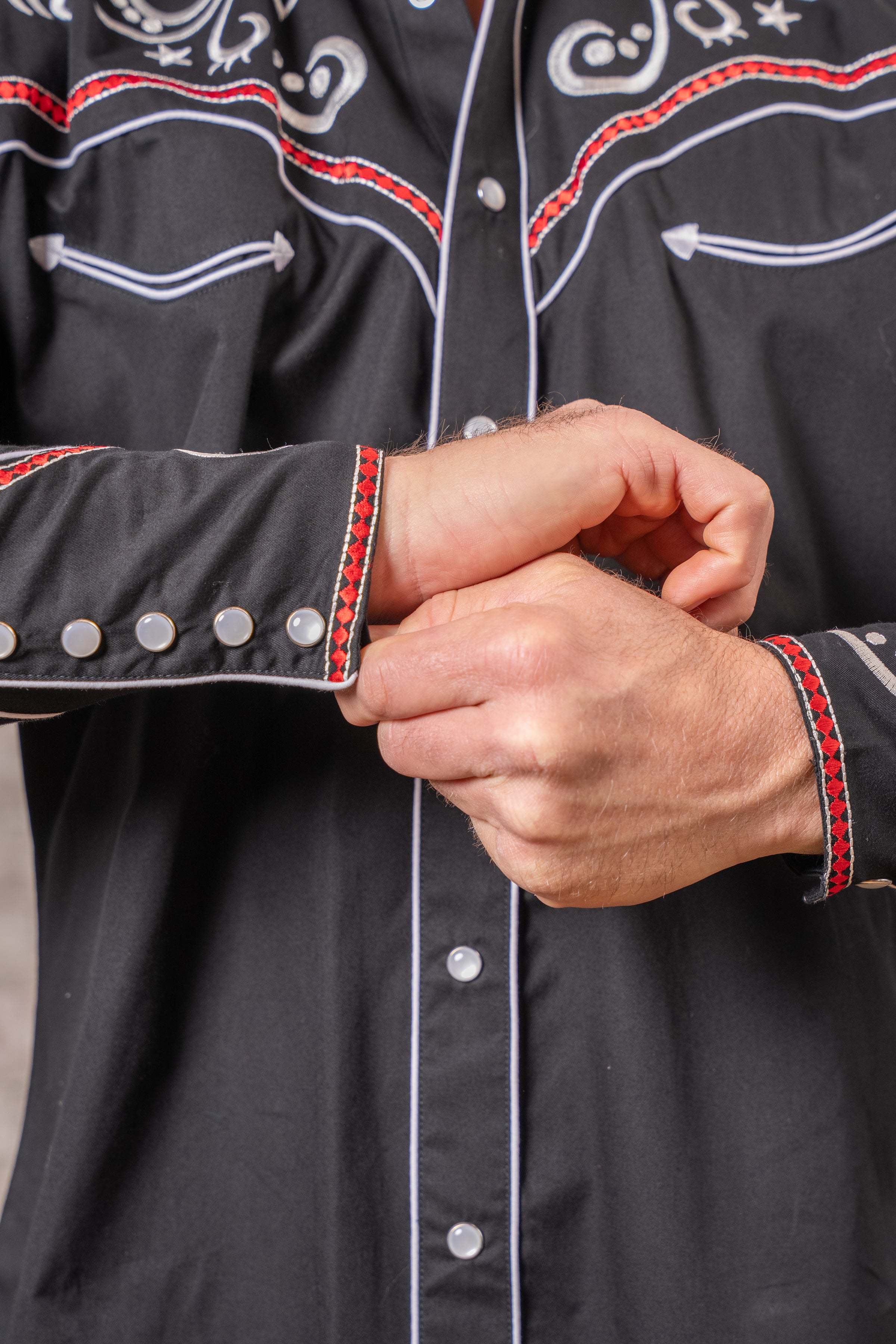 Men’s Vintage Black Stars & Scrolls Embroidered Western Shirt