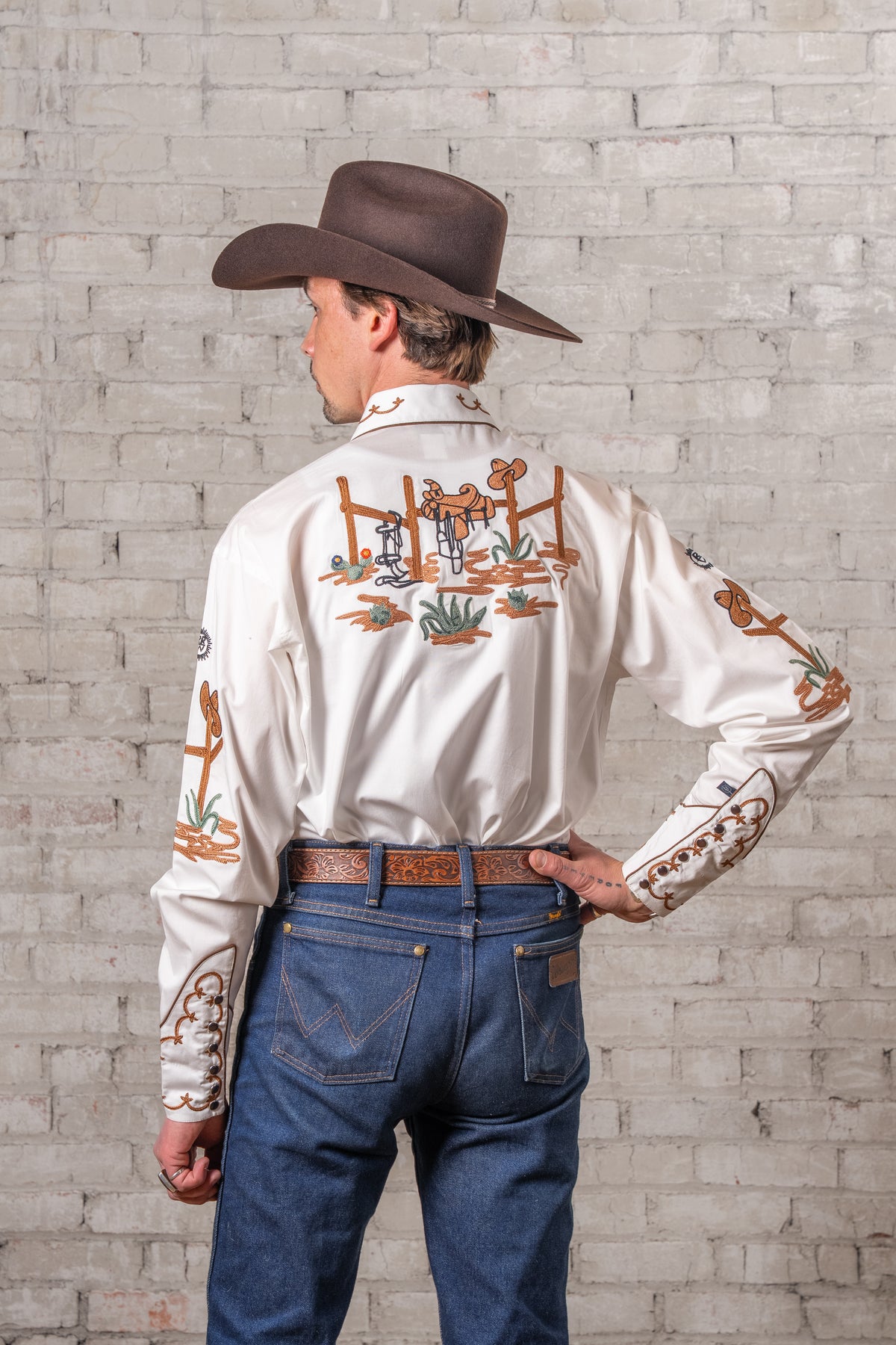 Men's Cactus & Cowboy Boots Embroidered Western Shirt in Ivory