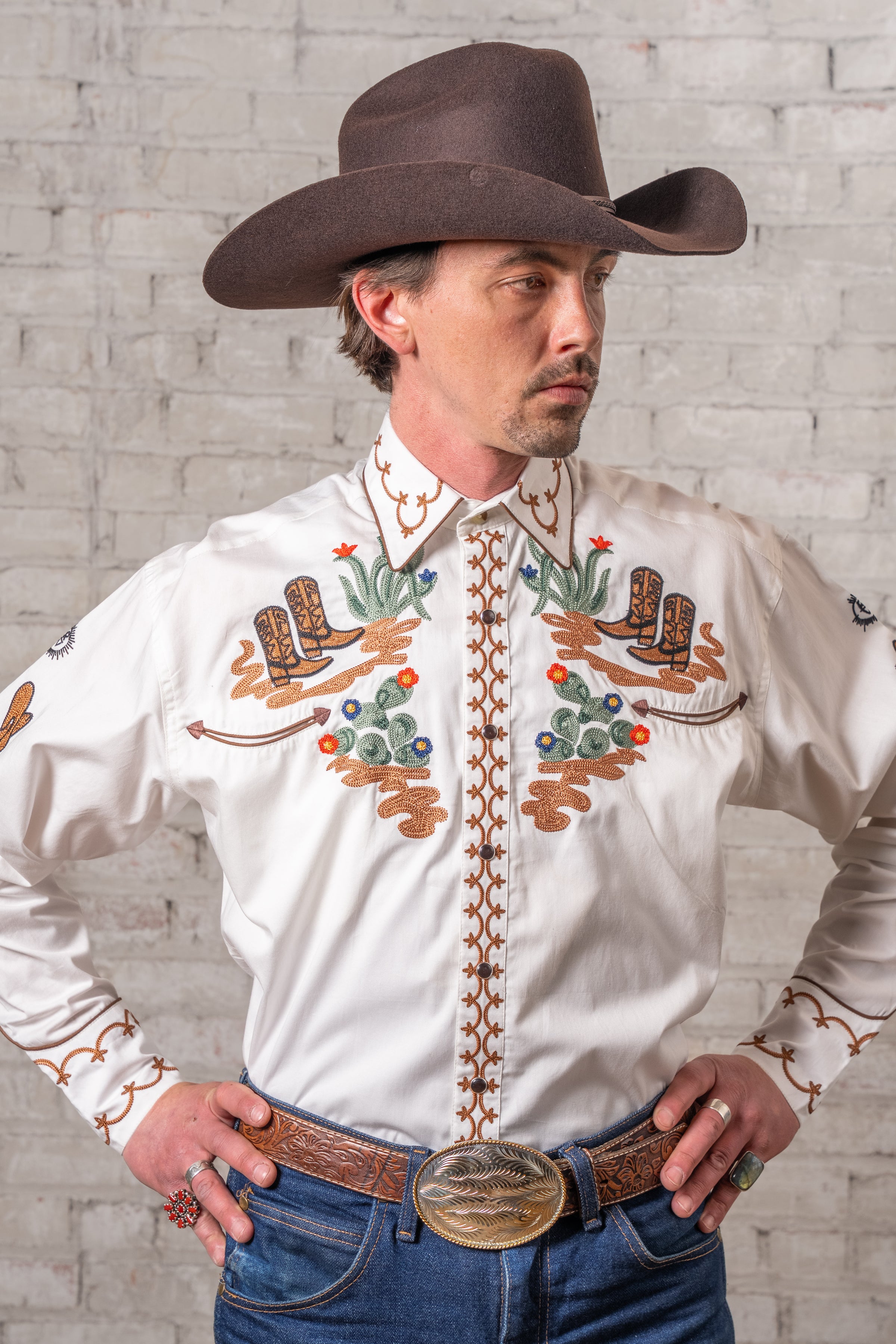 Men's Cactus & Cowboy Boots Embroidered Western Shirt in Ivory