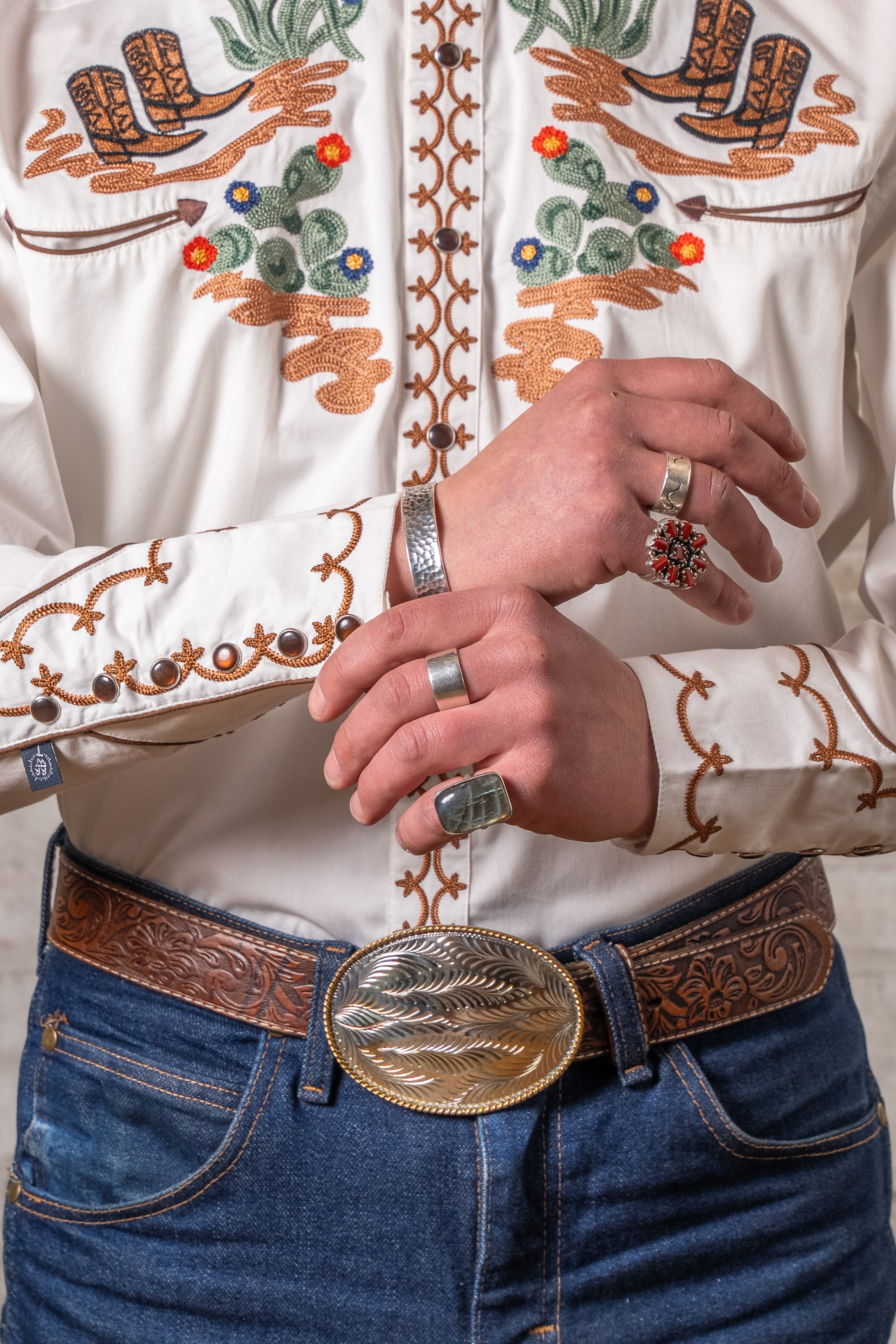Men's Cactus & Cowboy Boots Embroidered Western Shirt in Ivory