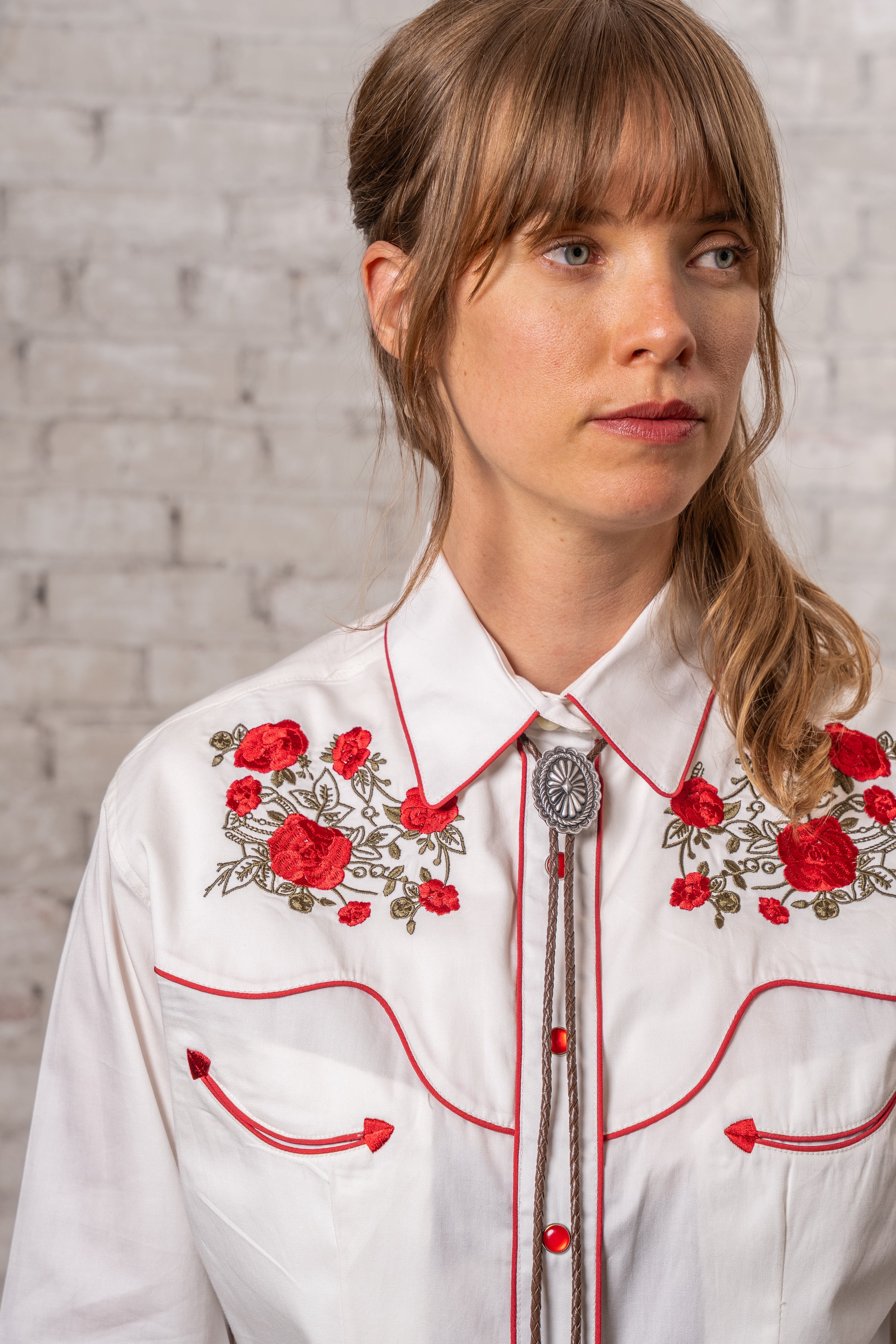 Women's Ivory Red Roses and Steerhead Embroidered Western Shirt