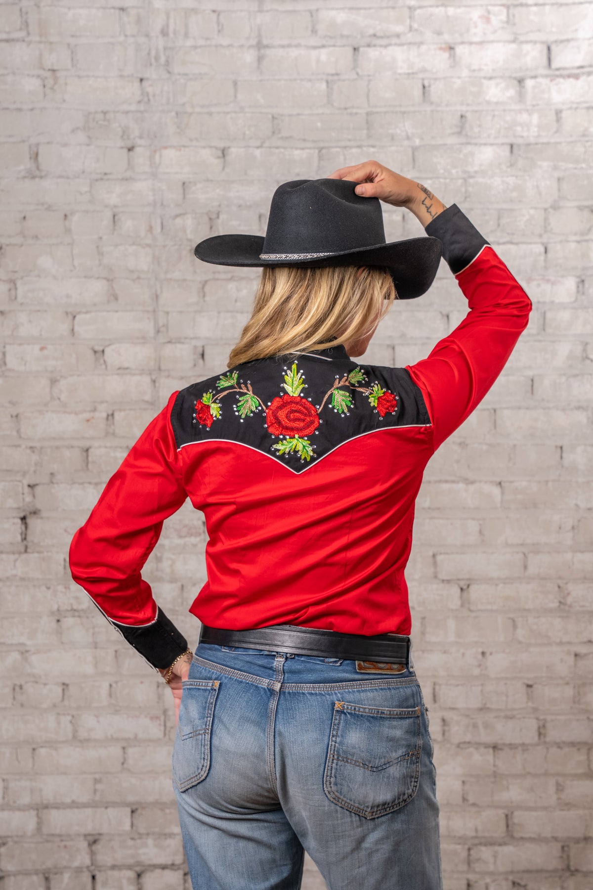 Women's Vintage 2-Tone Red Roses Embroidered Western Shirt