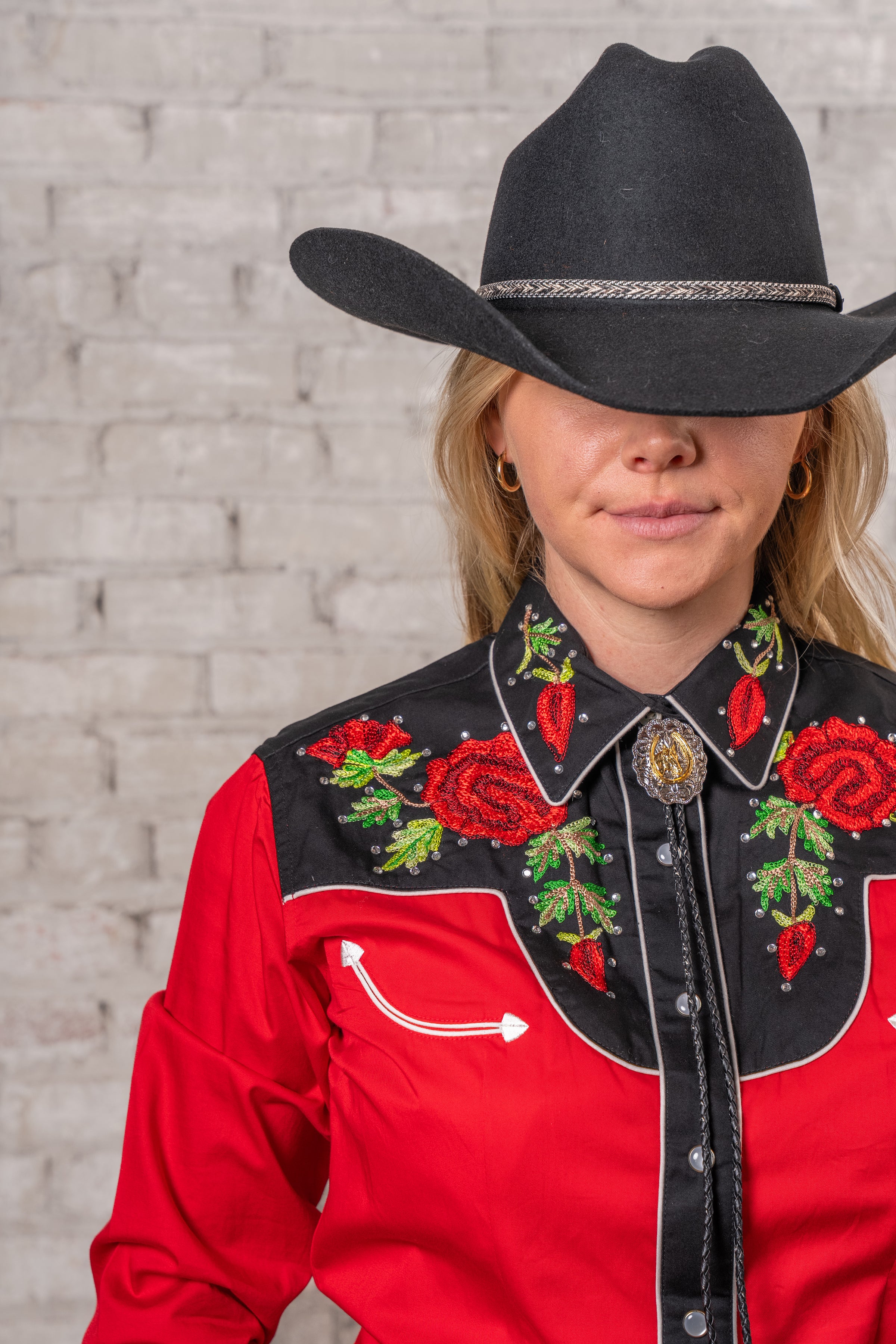 Women's Vintage 2-Tone Red Roses Embroidered Western Shirt