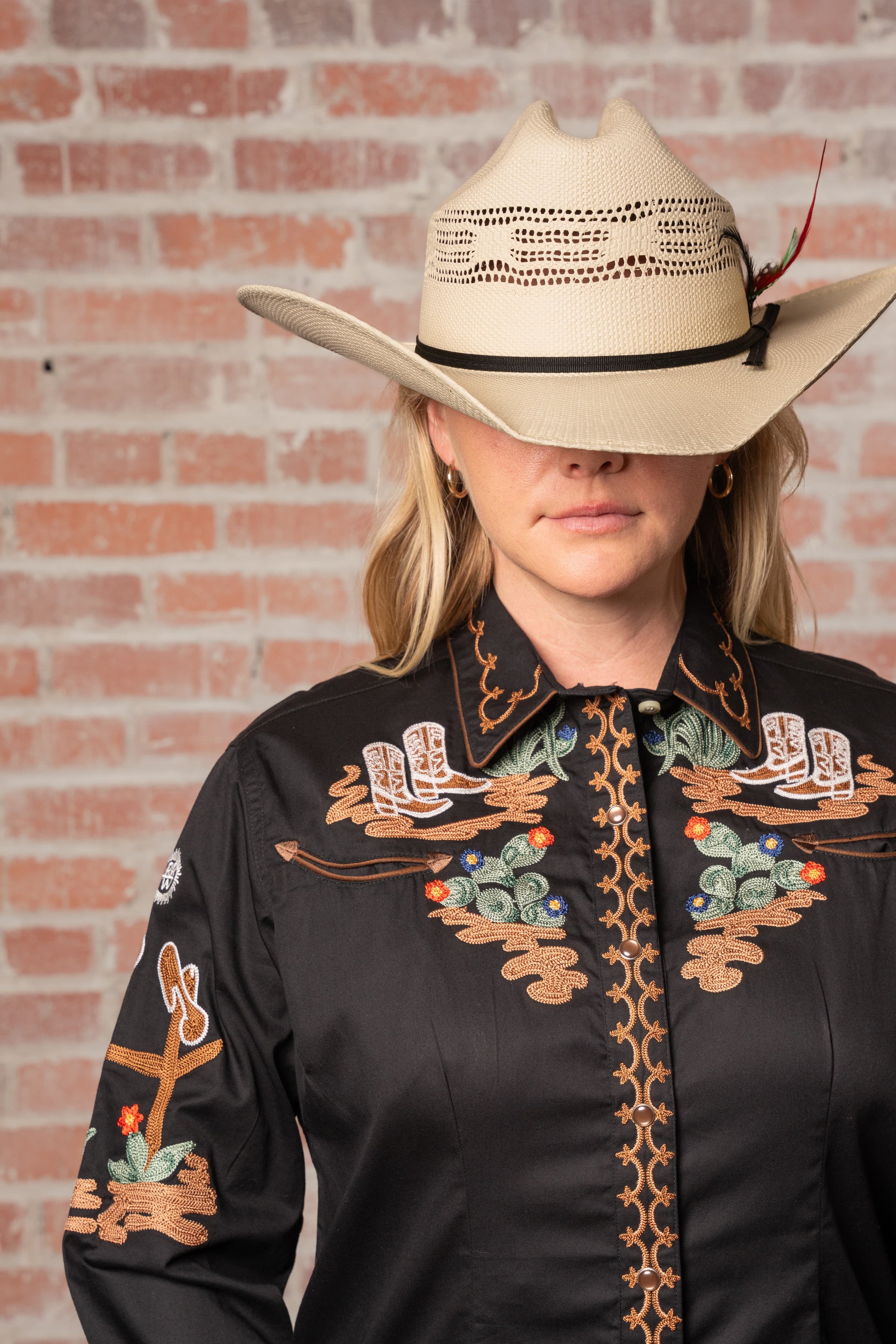 Women's Vintage Cactus & Cowgirl Boots Embroidered Western Shirt in Black
