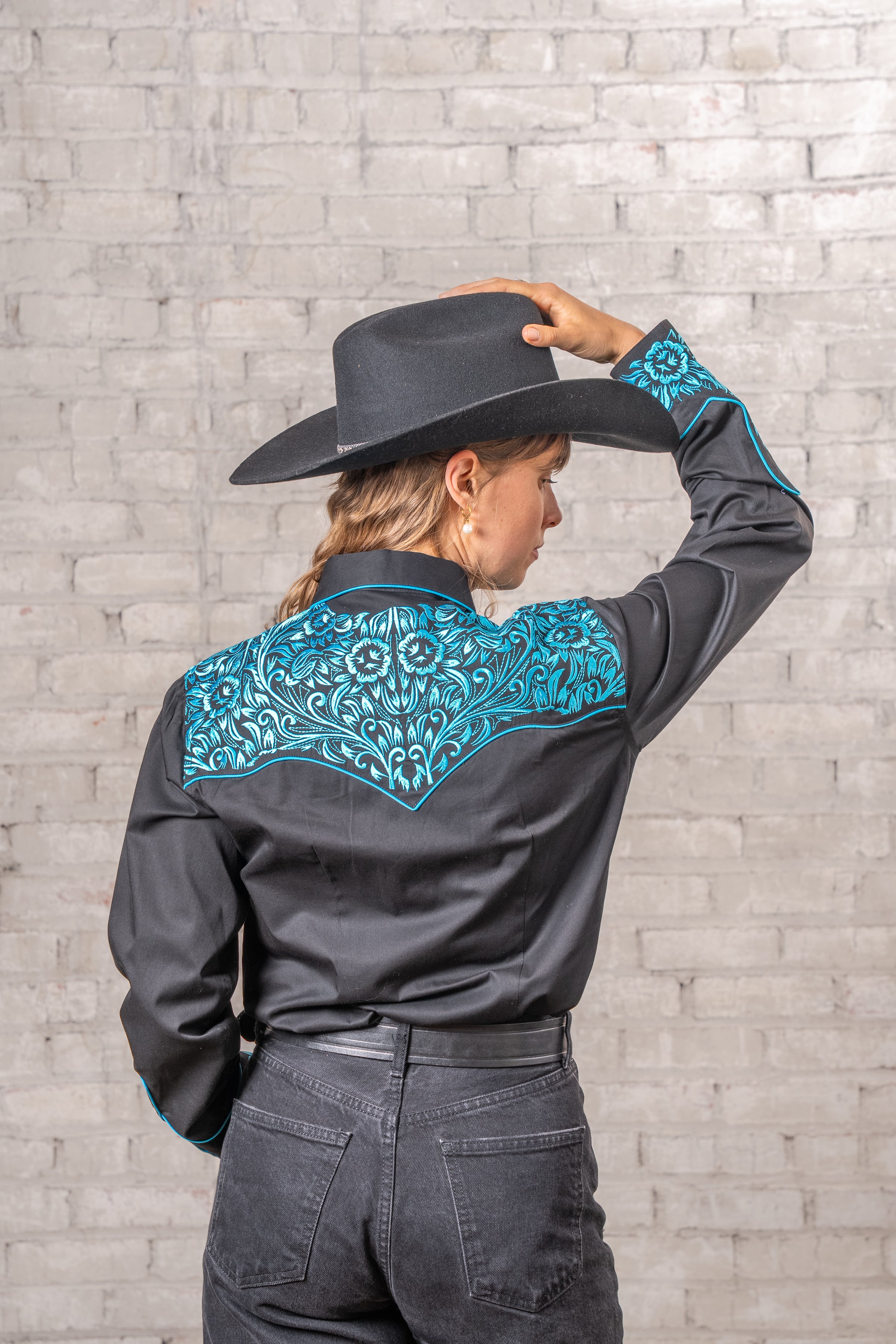 Women's Vintage Black & Turquoise Tooling Embroidered Western Shirt