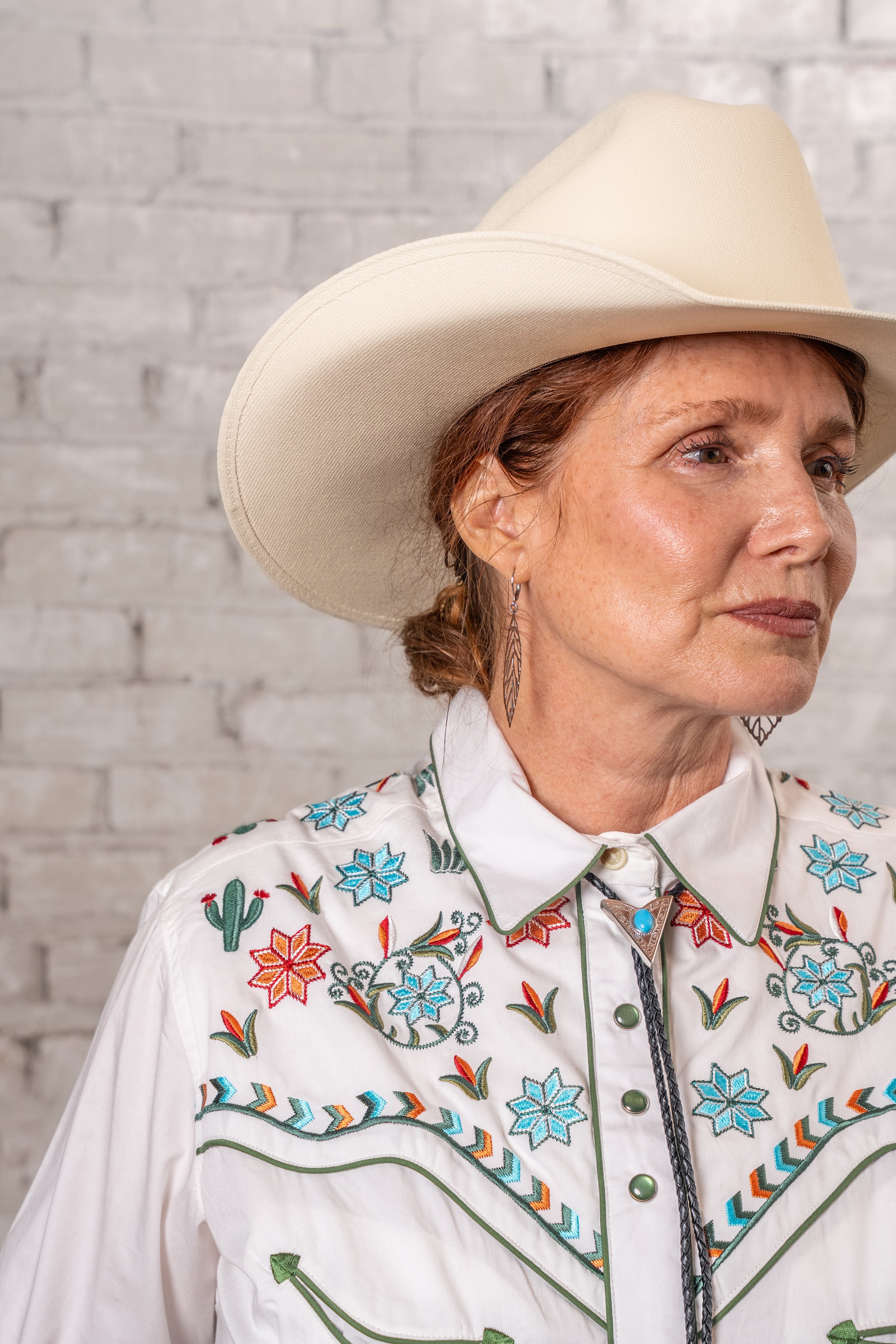 Women's Ivory Agave Cactus Floral Embroidered Western Shirt
