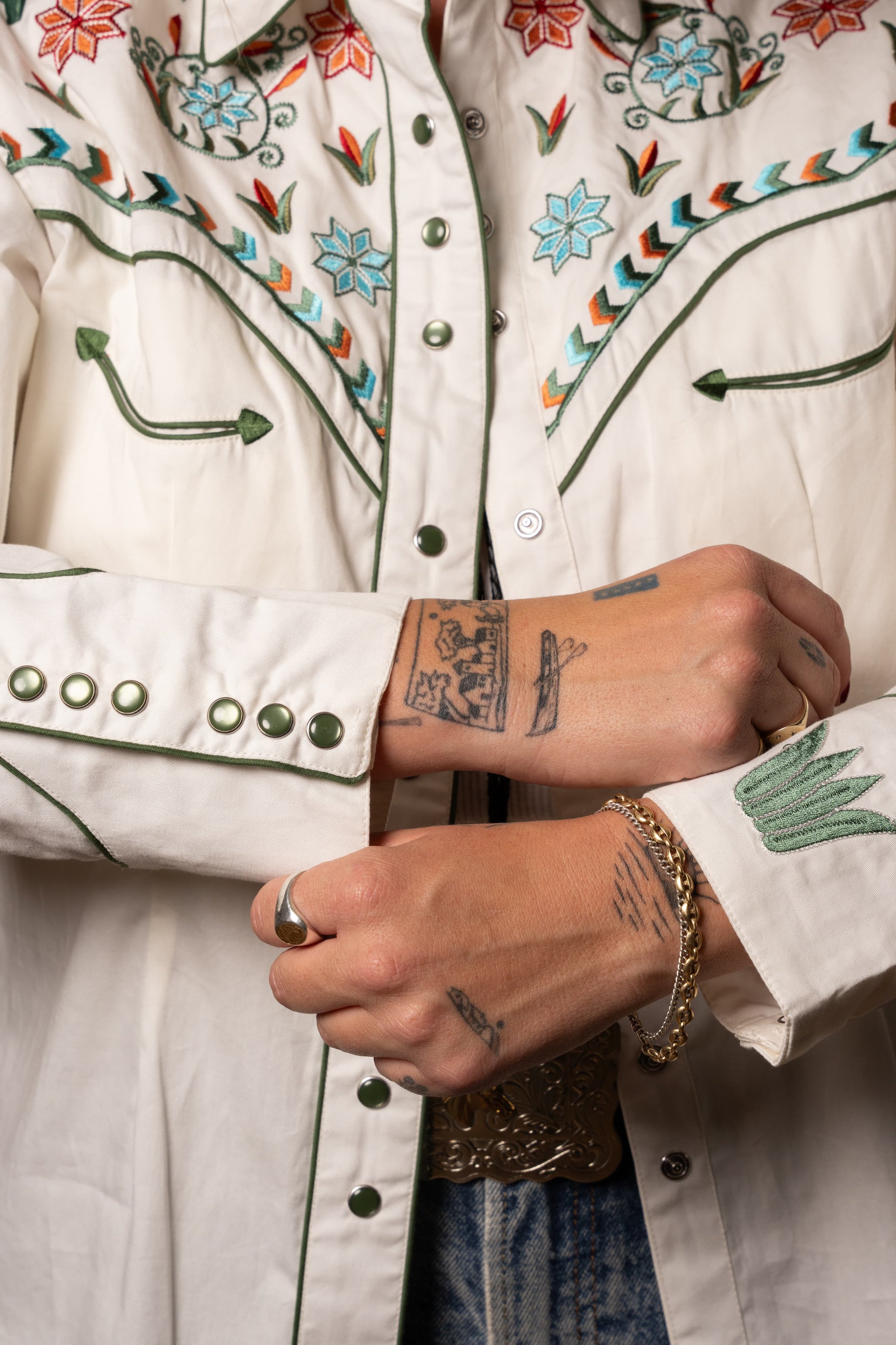 Women's Ivory Agave Cactus Floral Embroidered Western Shirt