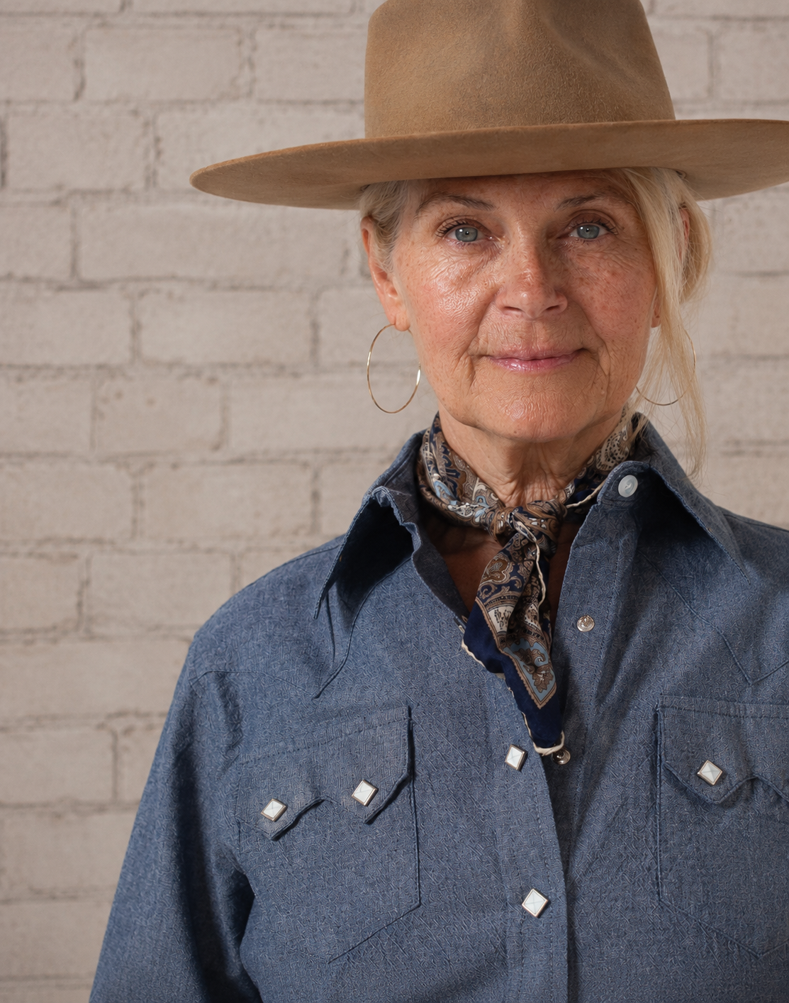 Women's Indigo Chambray Sawtooth Pocket Western Shirt